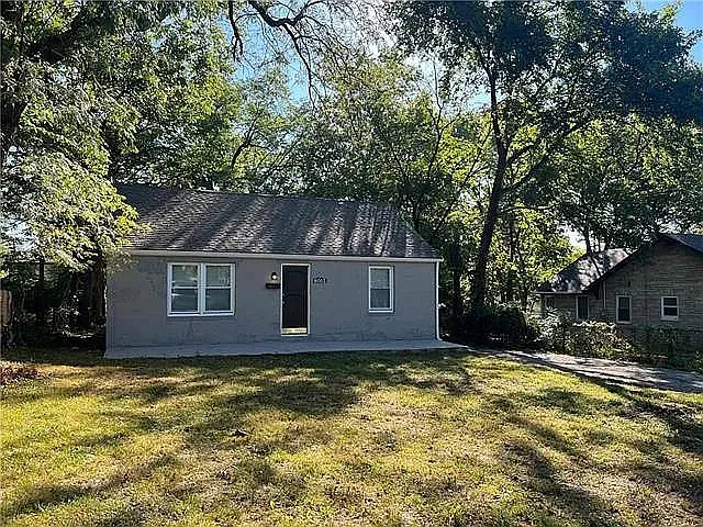 2 bed, 1.0 bath, 815 sqft, $1,072 — Photo 2