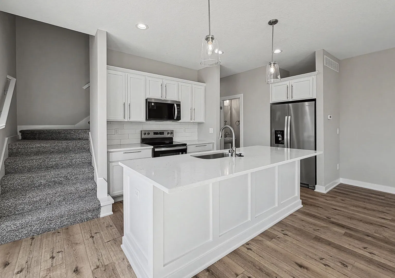 Beautiful & Spacious Townhomes W/ Two Car Garage- End Unit! — Photo 4