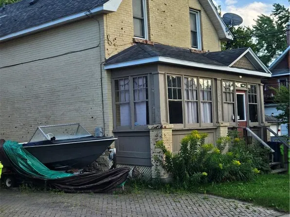 14 Abbott St, Sault Ste. Marie, ON P6A 2V9