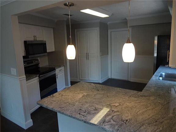 3rd image of 8474 Somerset Dr