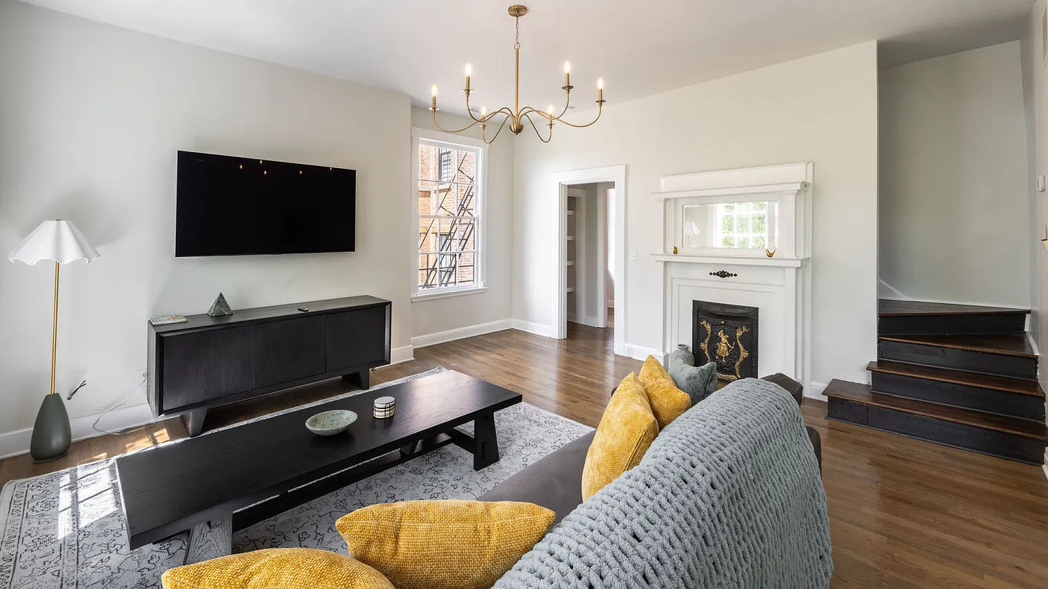 2 bed, 2.0 bath, 1313 sqft, $4,188 — Photo 3