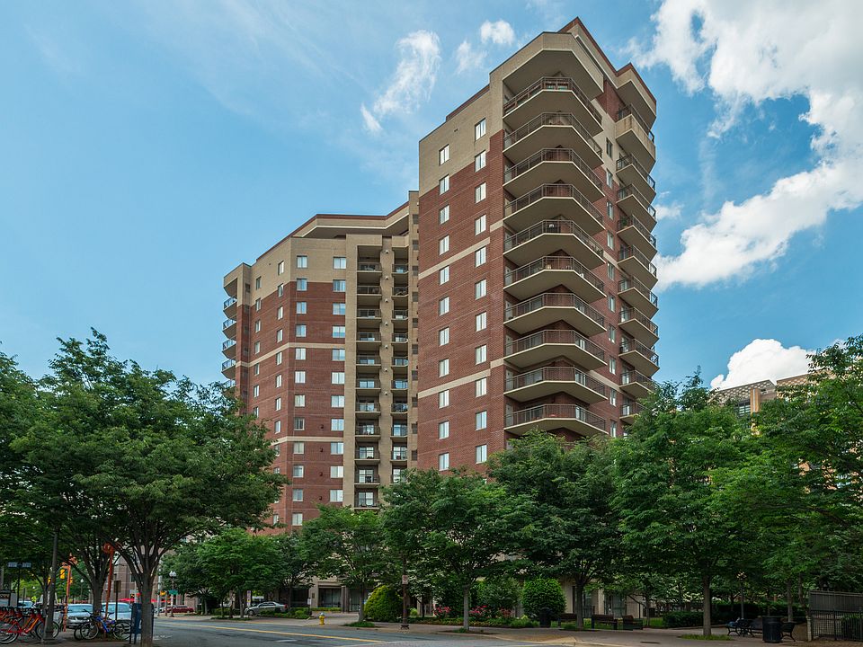 1st image of 901 N Monroe St APT 415