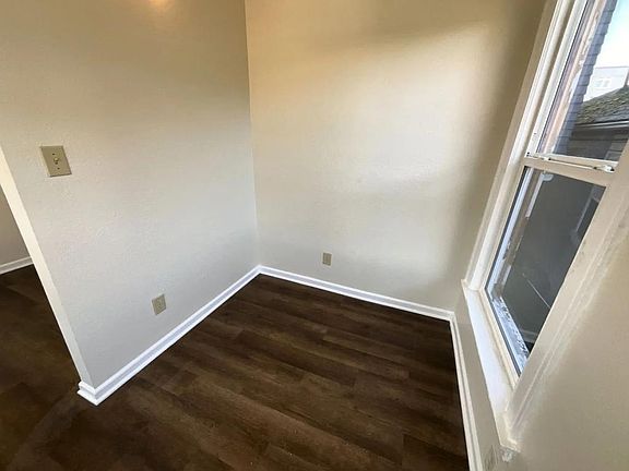 5th image of 2922 Hoyt Ave APT 201