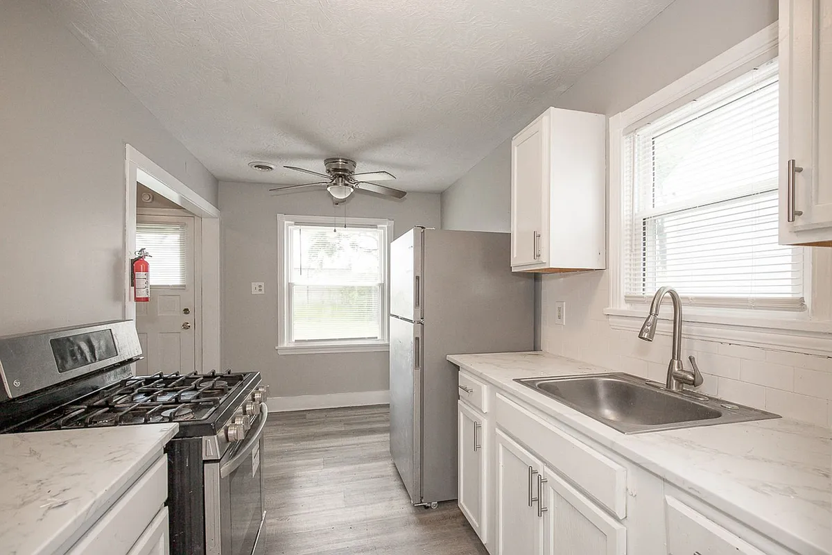 Building Photo - 13617 Sprecher Ave