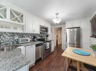 95 Renfrew Ave, Middletown, RI 02842