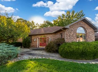 600 Deer Lake Dr W, Carbondale, IL 62901