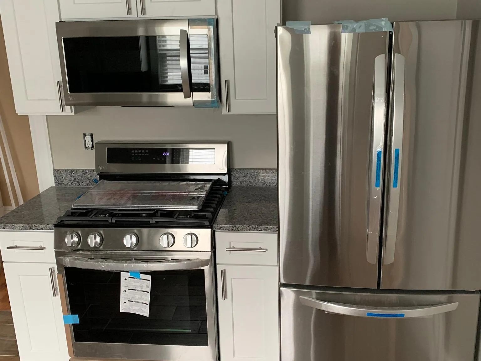 733 Hyde Park Ave — Photo 1