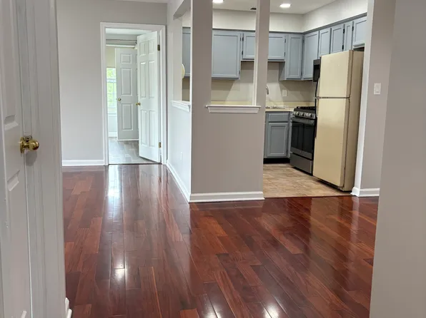 1331 Waterford Dr, Edison, NJ 08817