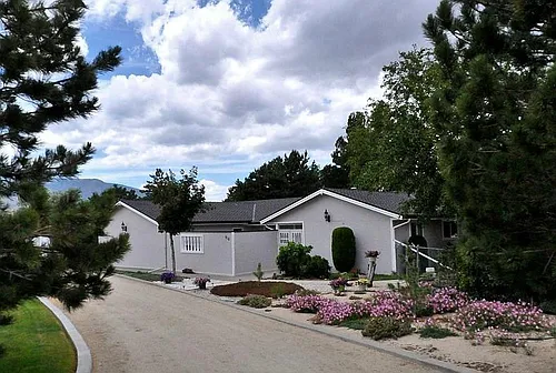 915 Margaret Dr Photo 1