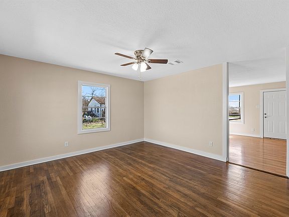 3rd image of 338 Lockwood Ln