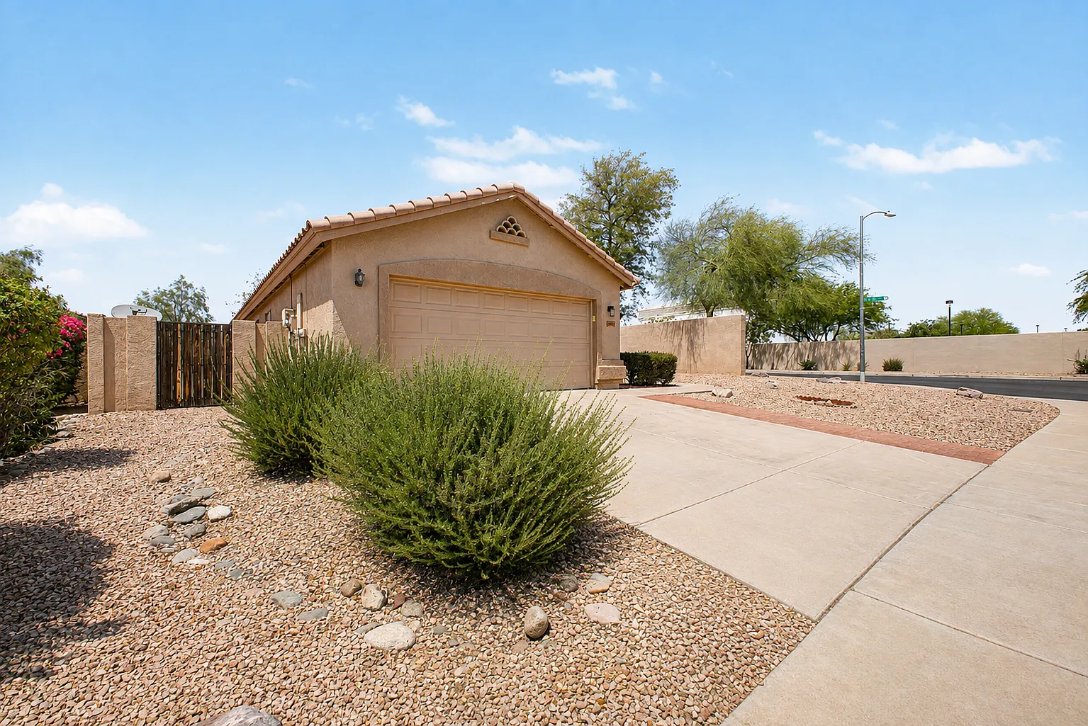 2 bed, 1358 sqft, $2,100 — Photo 3