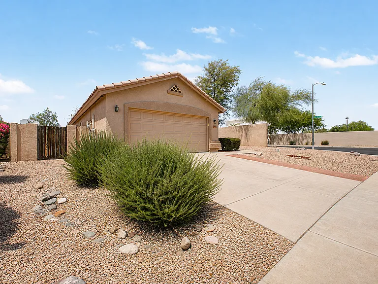 6906 W Phelps Rd — Photo 3
