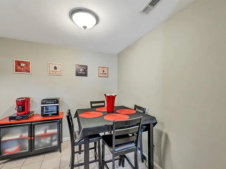 1633 Summergate Pkwy #P — Photo 7