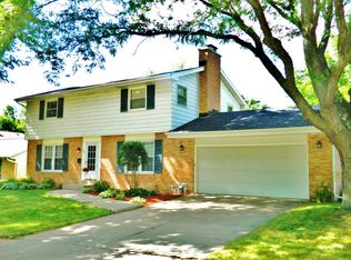 1390 Harris Dr, Waukesha, WI 53186