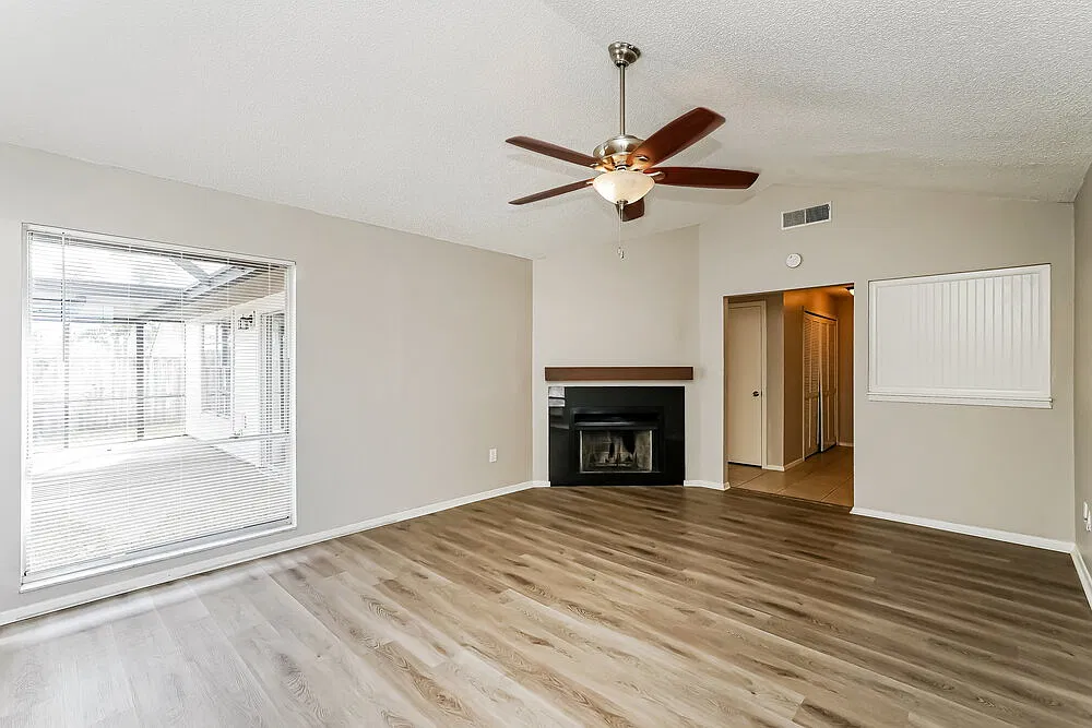 3 bed, 2.0 bath, 1432 sqft, $2,535 — Photo 4