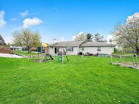 4th image of 3963 Crestwood Dr