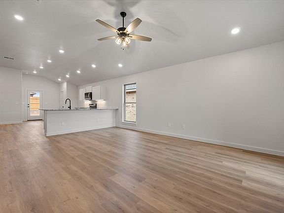 3rd image of 2025 Cottonwood Ave