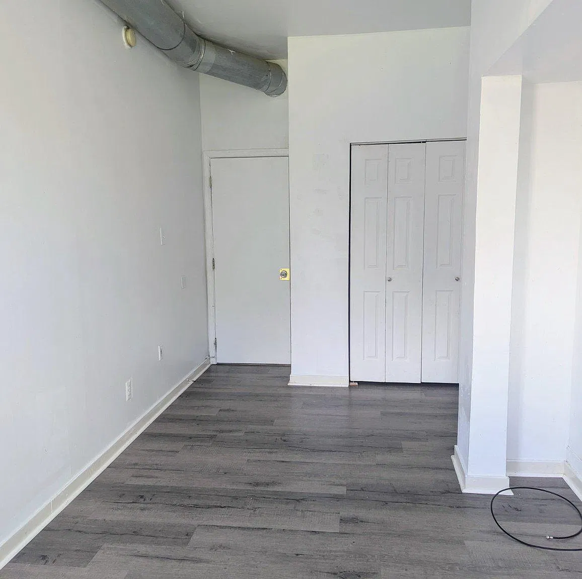 2 bed, 1.0 bath, 400 sqft, $900 — Photo 3