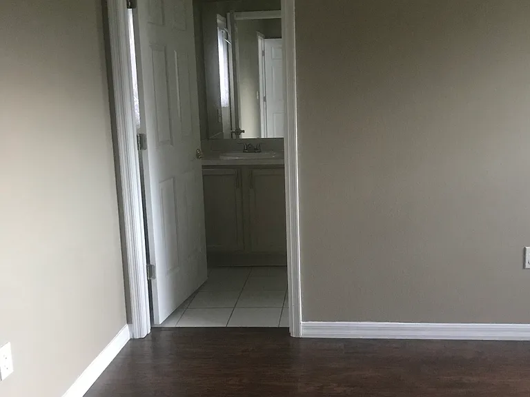 906 Thousand Oaks Blvd — Photo 25