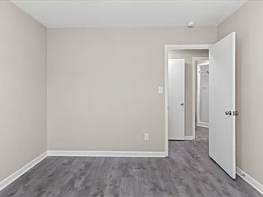 Chateau Apartments — photo 13