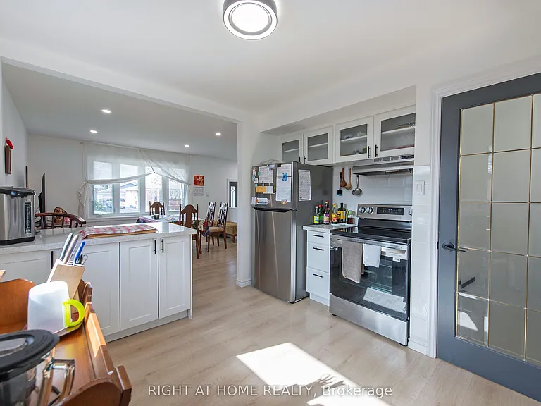 69 Alayne Cres — Photo 13
