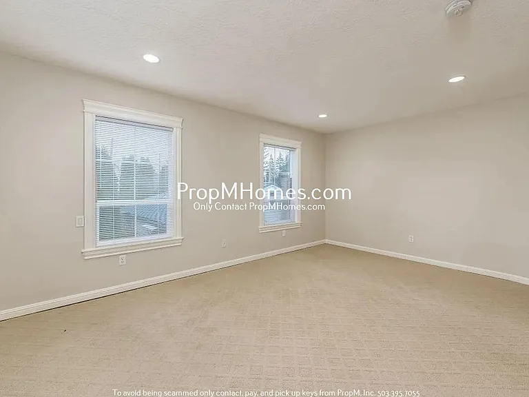 1907 SE 162nd Ave — Photo 9