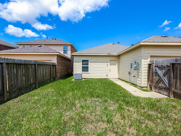 8114 Malago Point Dr — Photo 20