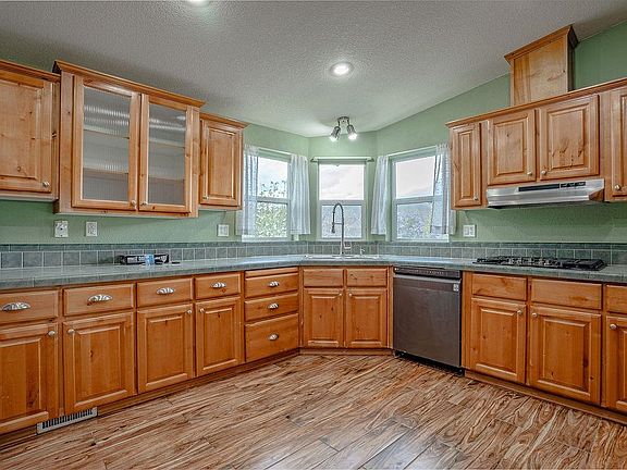 3rd image of 466-300 Hanlon Ln