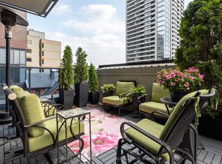 28 Linden St #402, Toronto, ON M4Y0A4