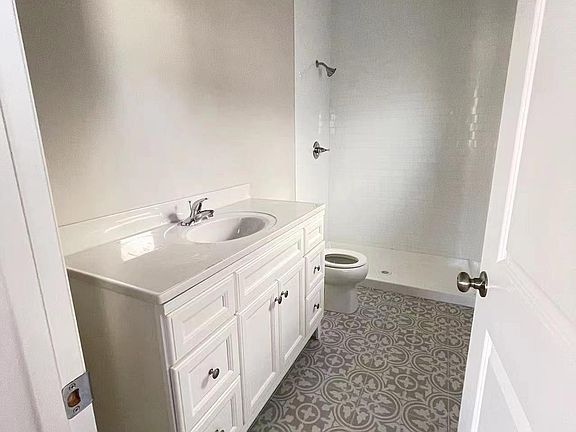 3rd image of 281 Atlantic Ave Floor 2