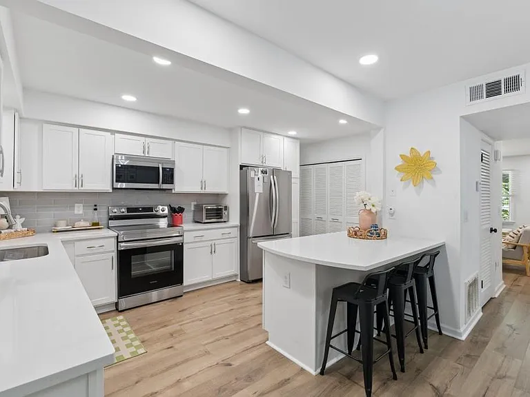 140 Amherst Pl NW — Photo 6