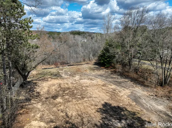 4477 Knapp Ct NE, Grand Rapids, MI 49525