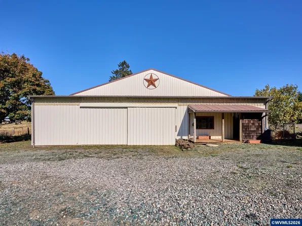 1060 Silver Falls Dr NE, Silverton, OR 97381