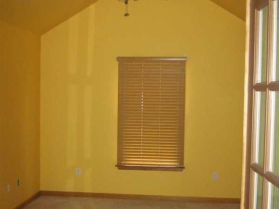 5th image of 21435 Hamilton Ave