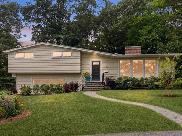 10 Guzeika Rd, North Kingstown, RI 02852