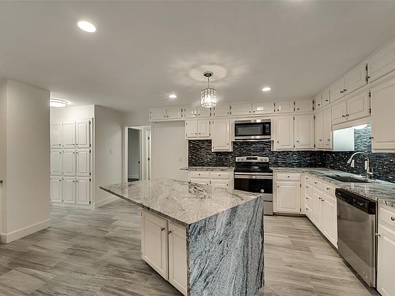 5th image of 2205 Southcrest Dr
