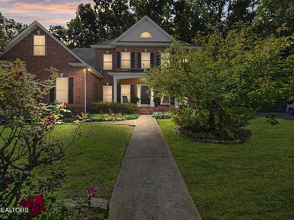 3rd image of 541 Glen Abbey Blvd