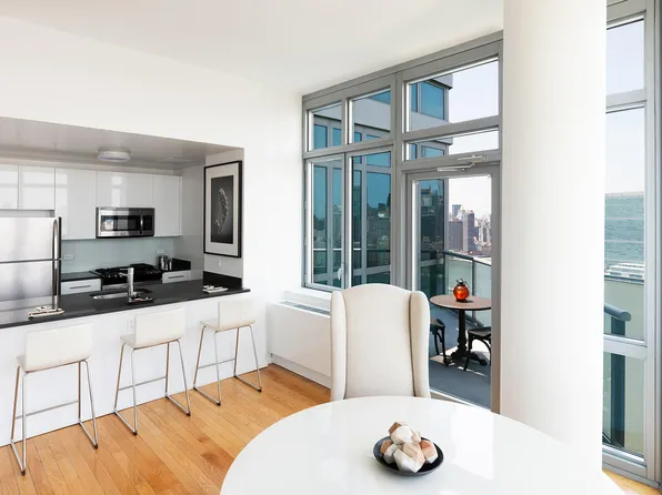 4545 Center Boulevard image 12 of 15