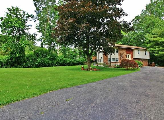 3rd image of 10 Alan Dr