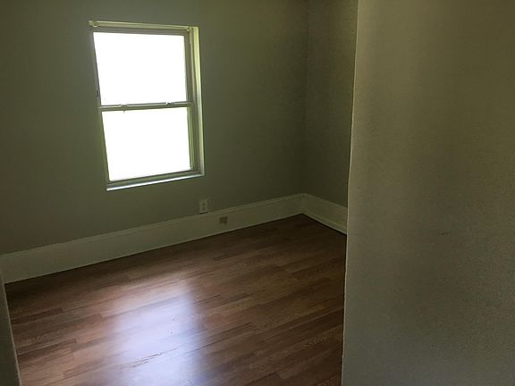 4th image of 3928 Linden Ave