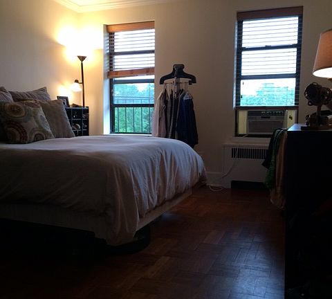 5th image of 158 E 7th St APT E1