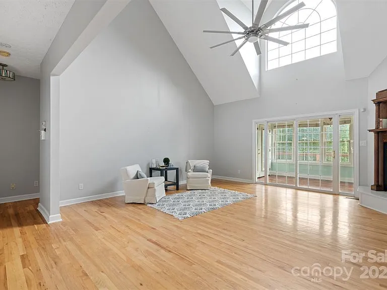 113 Caldonia Dr — Photo 10
