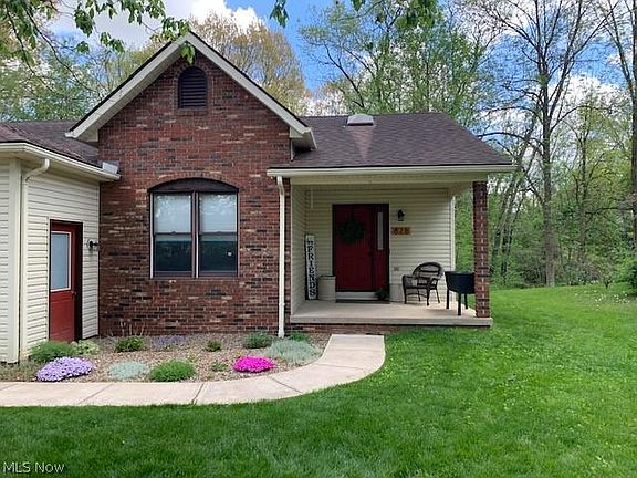 2nd image of 828 Woods Edge Ct