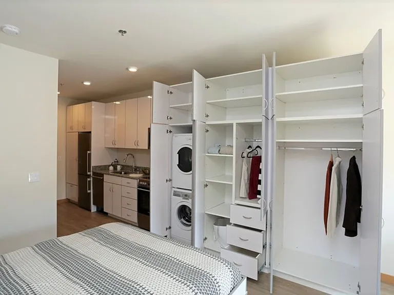 Traveler Studio - 405 SF