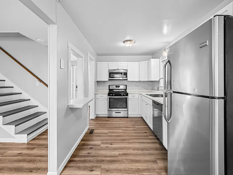 574 S Sang Ave #574 — Photo 7