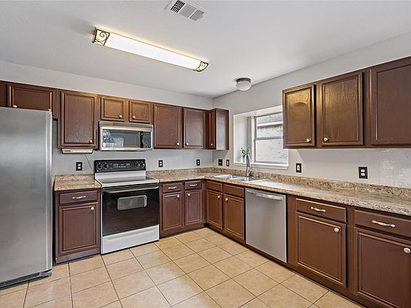 5th image of 3017 Creekside Dr