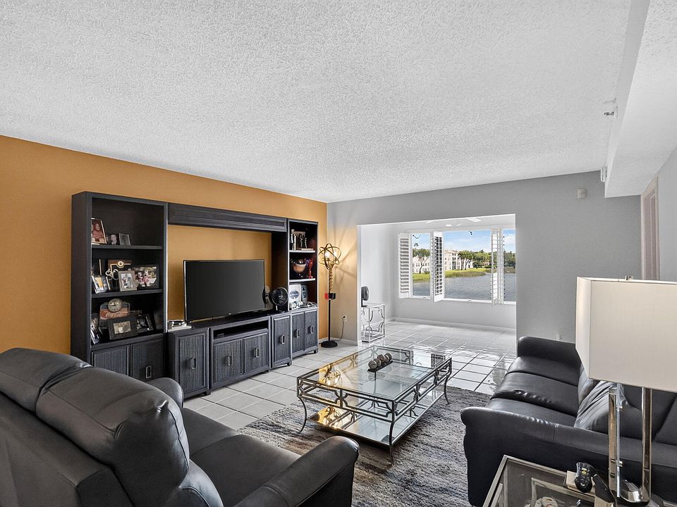 1st image of 14096 HUNTINGTON POINTE Drive #305