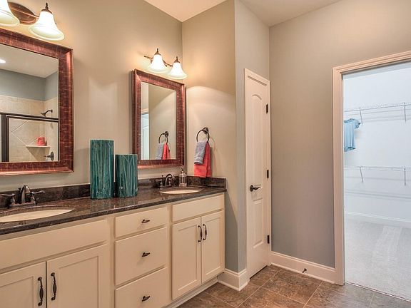 The Arlington Owner s Bath Walk-In Closet This is a model representation, not the actual model