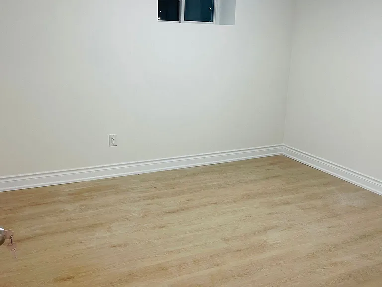 220 Bloor St W #BASEMENT — Photo 4