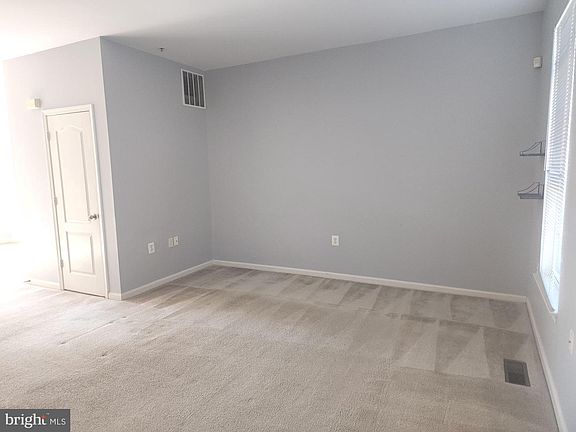 5th image of 556 Rhapsody Ct